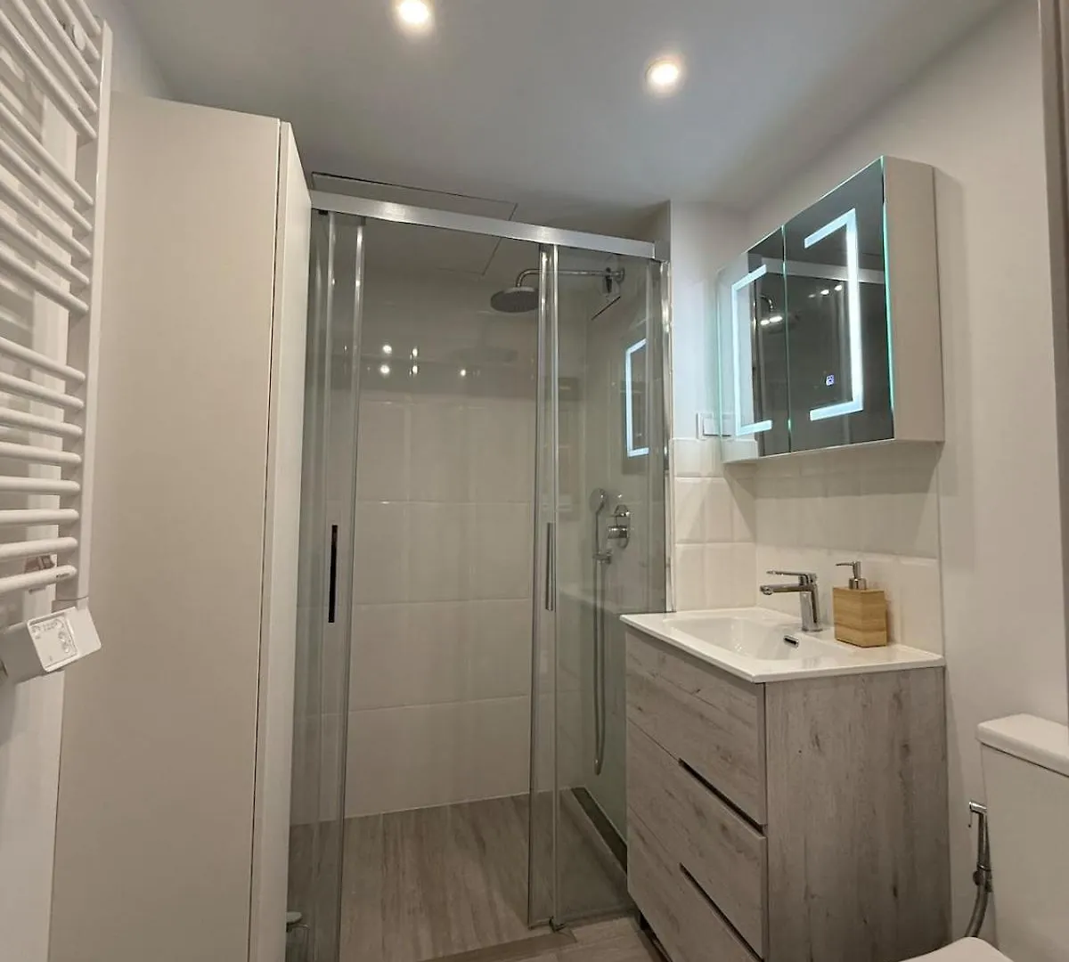 Comfortable Spacious Flat Near Station Torremolinos Appartement