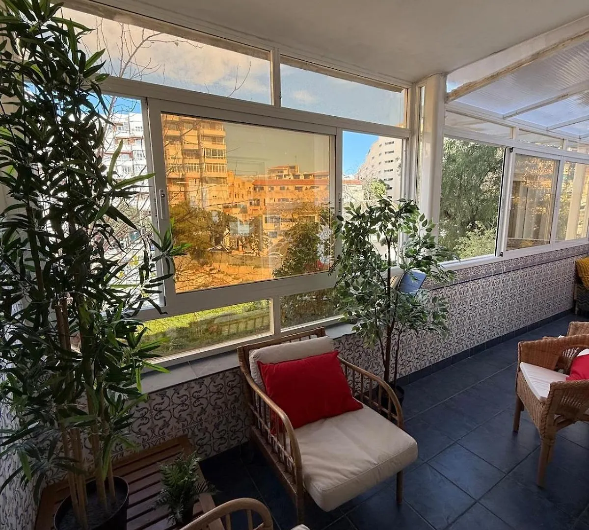 Comfortable Spacious Flat Near Station Torremolinos Appartement